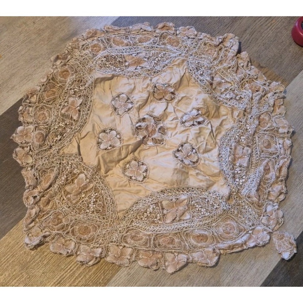 Vintage Round Lace Table Topper 22" Floral Crochet Doily Tassel Decor